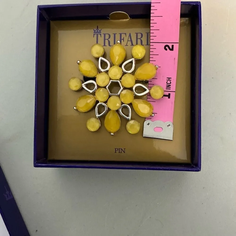 Vtg TRIFARI Yellow Faceted & Silver Snowflake Brooch NEW